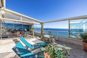 Outdoor dining - Bright Apartment with Terrace and Sea View (Cannes)