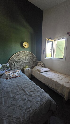 مكواة/لوح كي وسرير سفر وواي فاي مجانًا