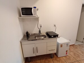 Economy Studio | Dapur peribadi | Peti sejuk, ketuhar gelombang mikro, dapur