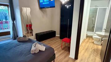 Superior-Doppelzimmer, Seeblick, auf dem Wassser | Schreibtisch, laptopgeeigneter Arbeitsplatz, kostenloses WLAN