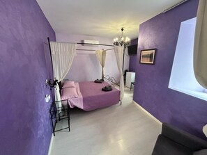 مكتب ومساحة عمل للكمبيوتر المحمول وواي فاي مجانًا