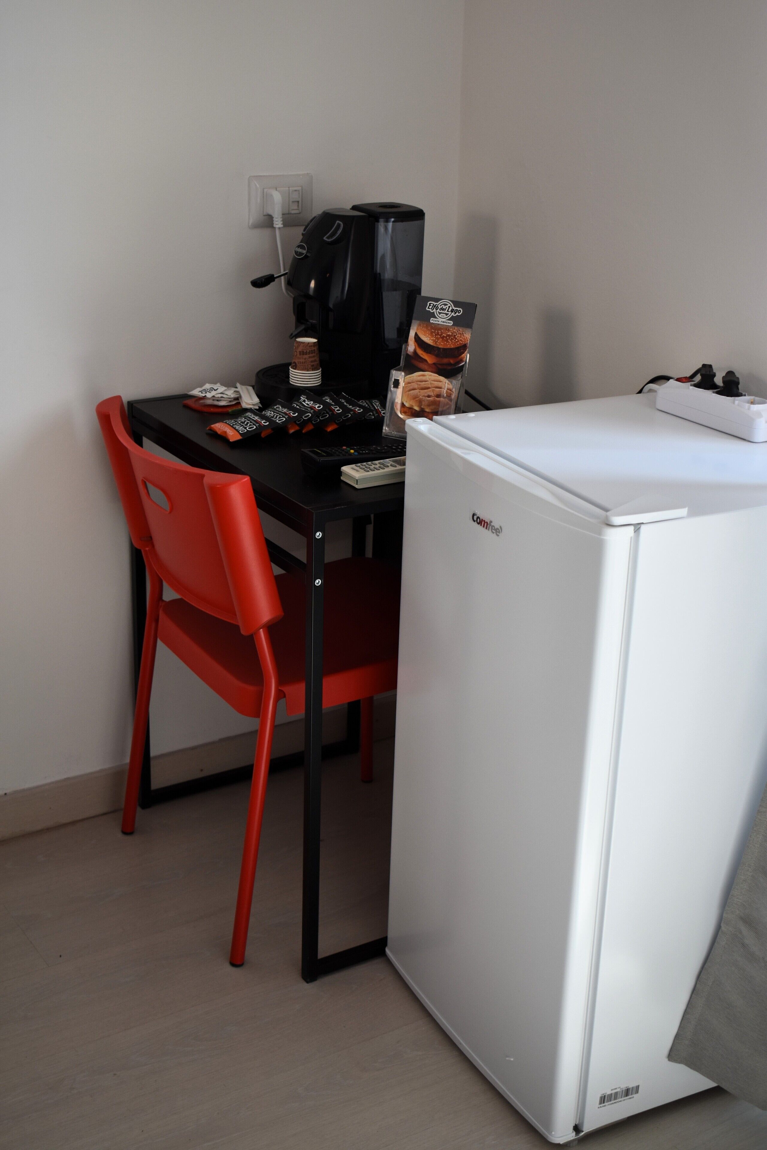 Superior tweepersoonskamer, uitzicht op meer, boven het water | Koffie en/of koffiezetapparaat