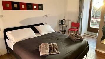 Doppia Superior, vista lago, sull'acqua | Una scrivania, postazione laptop, Wi-Fi gratuito