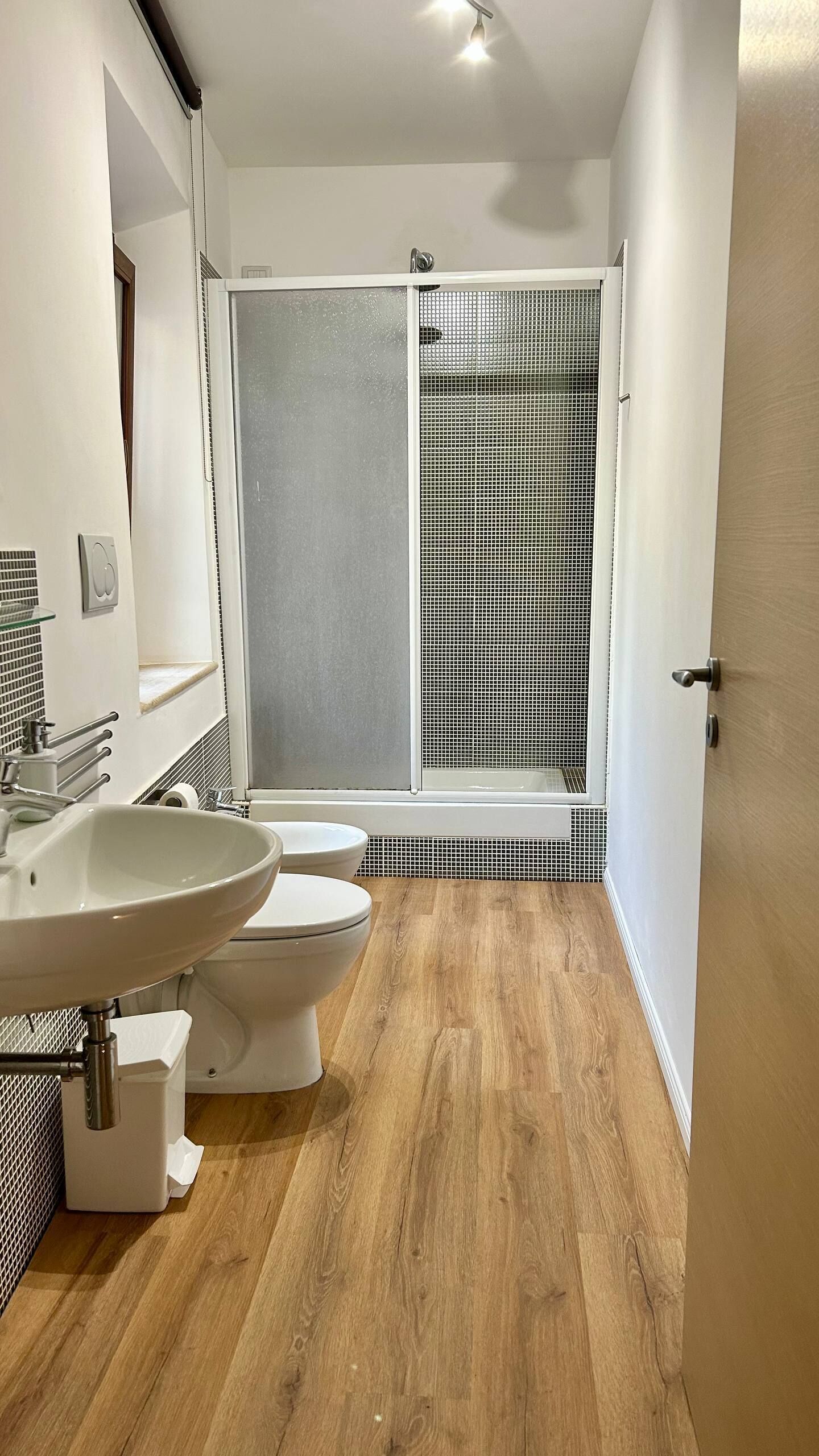 Double Room, Lake View | Meja, ruang kerja komputer riba, Wi-fi percuma 