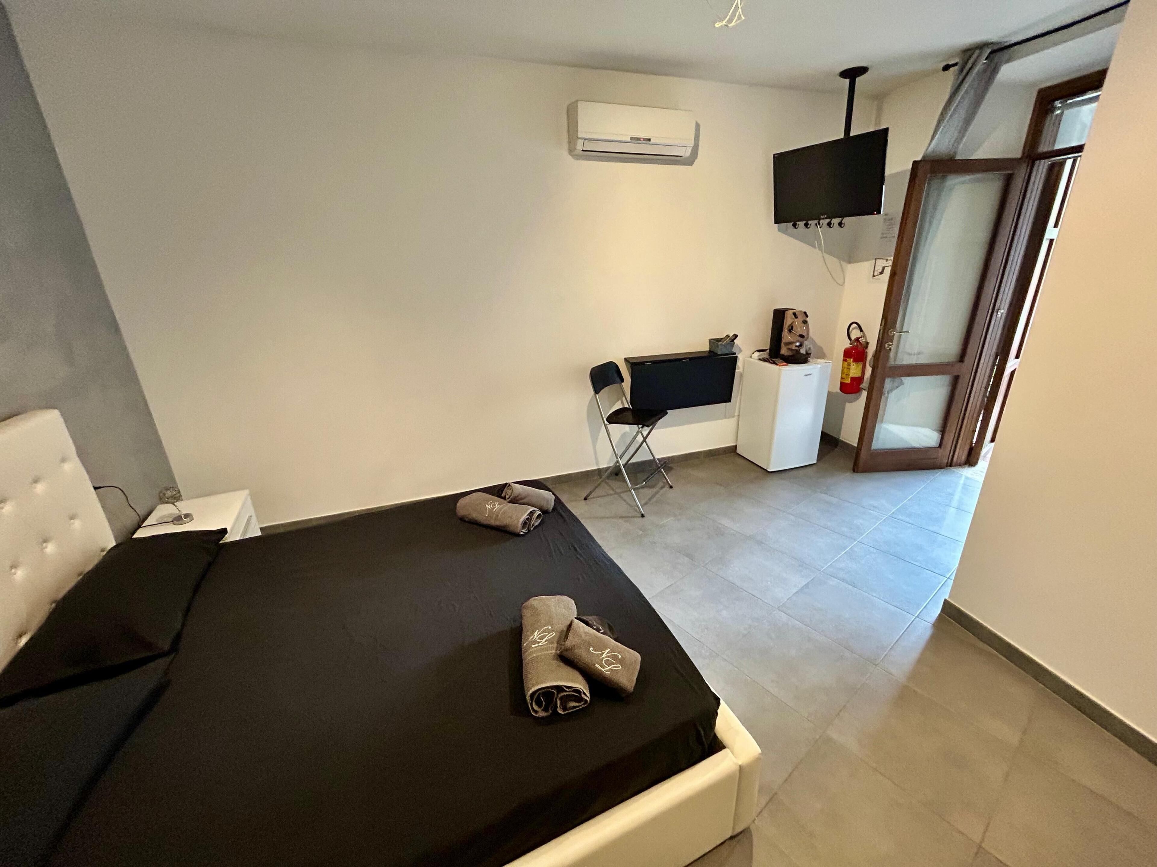 Kahden hengen huone, patio, pohjakerroksessa | Työpöytä, kannettavalle tietokoneelle sopiva työtila, ilmainen Wi-Fi