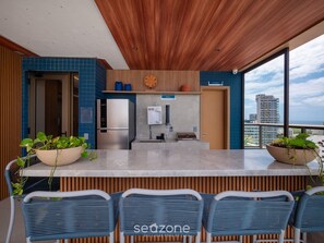 Private kitchen - Fully Equipped Accommodations in a Building With a Pool, 270m From Barra Beach - Caoa (Salvador)