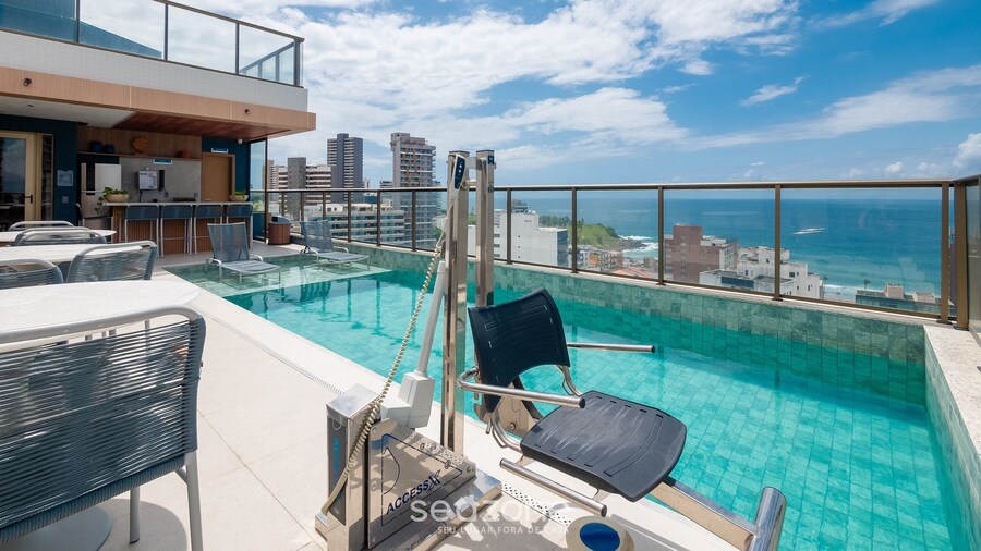 Fully Equipped Accommodations in a Building With a Pool, 270m From Barra Beach - Caoa