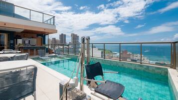 Hồ bơi ngoài trời