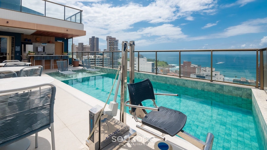 Fully Equipped Accommodations in a Building With a Pool, 270m From Barra Beach - Caoa