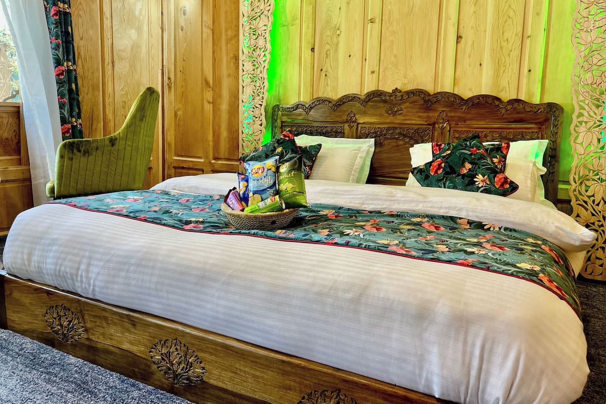 华丽客房, 私人浴室, 湖景 | 办公桌、免费 WiFi