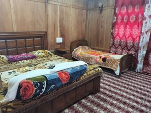 奢華套房, 湖景 | 書桌、免費 Wi-Fi