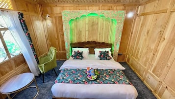 Deluxe Room, Private Bathroom, Lake View | Desk, free WiFi