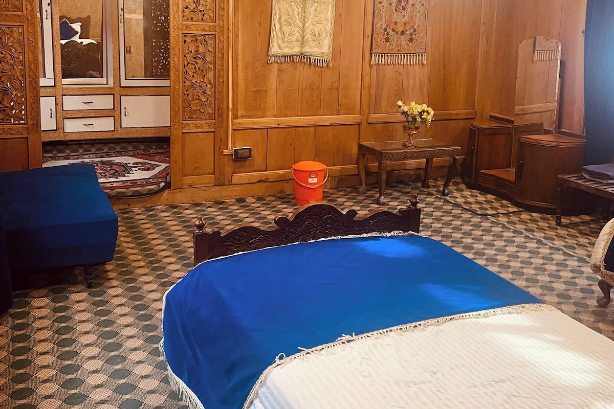 Luxury Room, City View | Desk, free WiFi