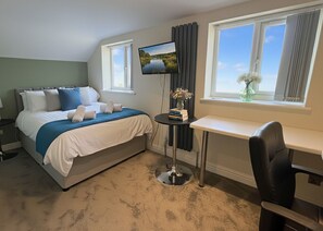 1 bedroom, desk, iron/ironing board, WiFi - Stylish Apartment - An Easy Walk to Addenbrookes (Cambridgeshire)