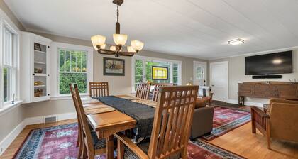 Quaint Bethel Home with Firepit - Walk to Town