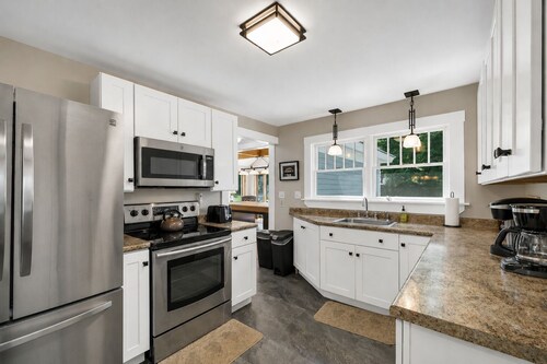 Quaint Bethel Home with Firepit - Walk to Town