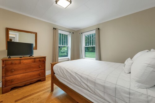 Quaint Bethel Home with Firepit - Walk to Town
