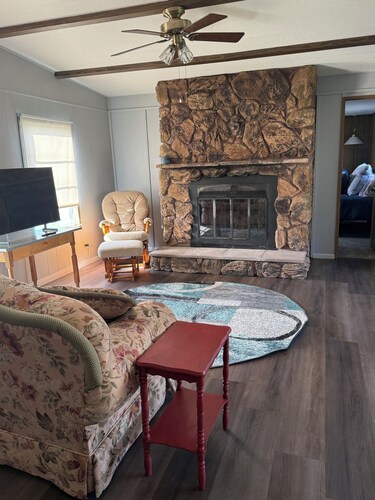 Charming 2-bedroom mobile home with Country Living in Wonderful Worland