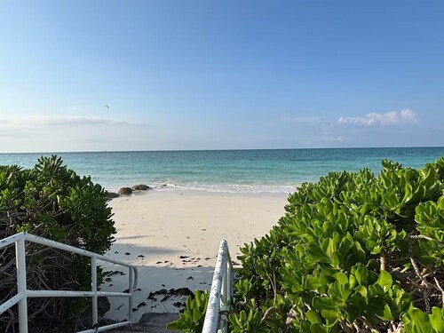 Bahamas Oceanfront Oasis 3 bed/3 bath private pool in gated complex on the ocean