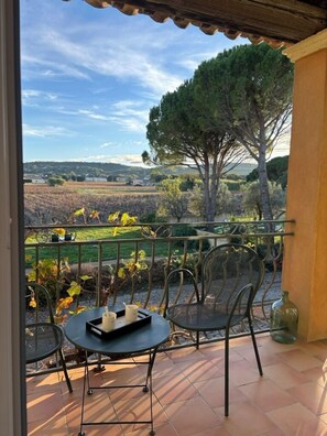 Deluxe Double Room, Vineyard View | Free WiFi