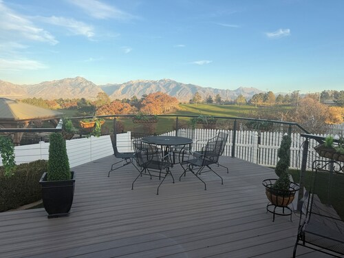 Utah Vista Chalet: Amazing View Deck, Dual Kitchens & Hot Tub, Games  Sleeps 15