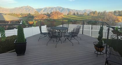 Utah Vista Chalet: Amazing View Deck, Dual Kitchens & Hot Tub, Games Sleeps 15