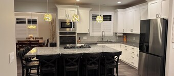 Utah Vista Chalet: Amazing View Deck, Dual Kitchens & Hot Tub, Games Sleeps 15