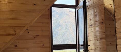 2 عدّة غرف نوم ومكواة/لوح كي وواي فاي وملاءات أسرّة