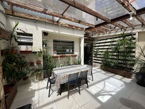 ห้องอีโคโนมีสวีท | รับประทานอาหารกลางแจ้ง