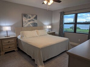 Iron/ironing board, WiFi, bed sheets - Waterfront views! Pool, Boat Dock, Tennis, Billiards & MORE. 90-day Minimum Stay (North Fort Myers)