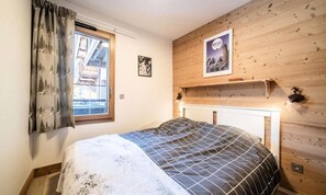 Iron/ironing board, bed sheets - Apartment in Morzine With Mountain Views (Morzine)