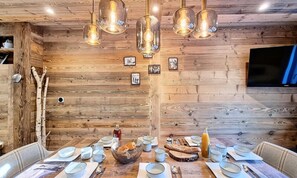 Dining - Le Grand Cerf - Apartment for 8 People - Near the Center (Les Gets)