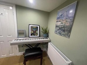 Interior - Loft Room with Ensuite Bathroom and City Views (London)