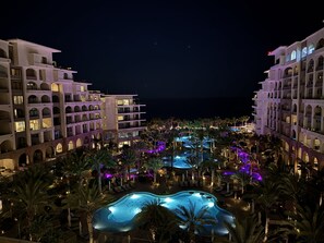 حمّام سباحة خارجي