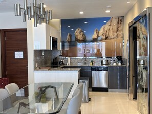 Fridge, microwave, stovetop, dishwasher