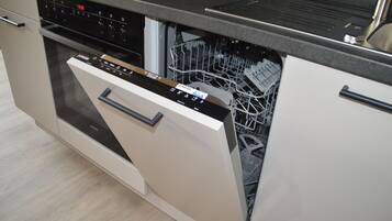 Kühlschrank, Ofen, Herdplatte, Geschirrspüler