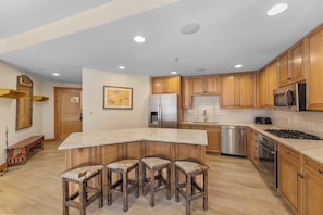 Condo (3 Bedrooms) | Servicio de la propiedad
