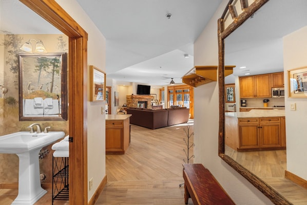 Condo (3 Bedrooms) | Servicio de la propiedad