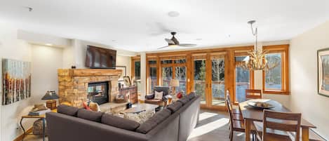 Condo (3 Bedrooms) | Front of property