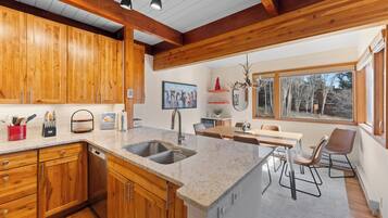 Studio (3 Bedrooms) | Exterior