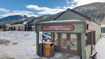 Studio (3 Bedrooms) | Exterior