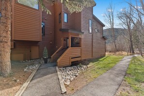 Studio (3 Bedrooms) | Exterior