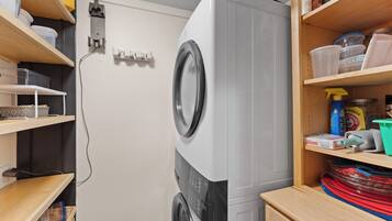 Studio (3 Bedrooms) | Exterior