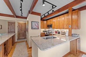 Estudio (3 Bedrooms) | Exterior