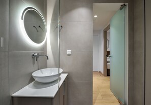 Superior Apartment Suite, Sea View | Bathroom | Shower, hair dryer, slippers, towels - Pillow by the Sea (Thessaloniki)