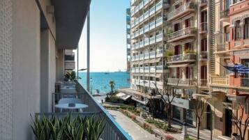 In-room safe, laptop workspace, iron/ironing board, free WiFi