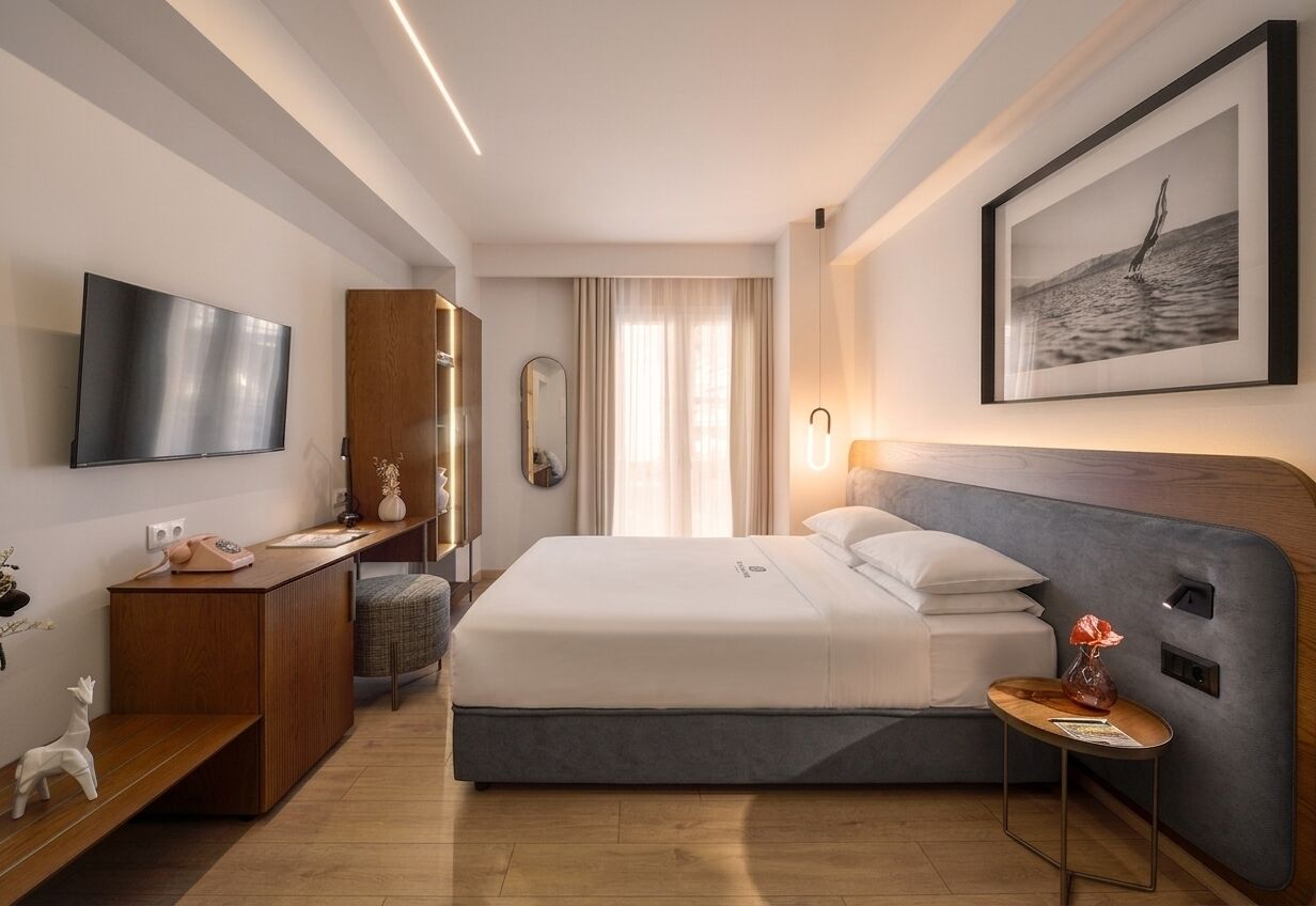 In-room safe, laptop workspace, iron/ironing board, free WiFi