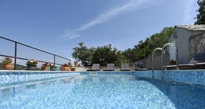 Villa Dol-three Bedroom Villa With Pool