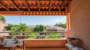 Outdoor dining - Apartments for 6 People (Rayol-Canadel-sur-Mer)