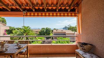 Khu ẩm thực ngoài trời